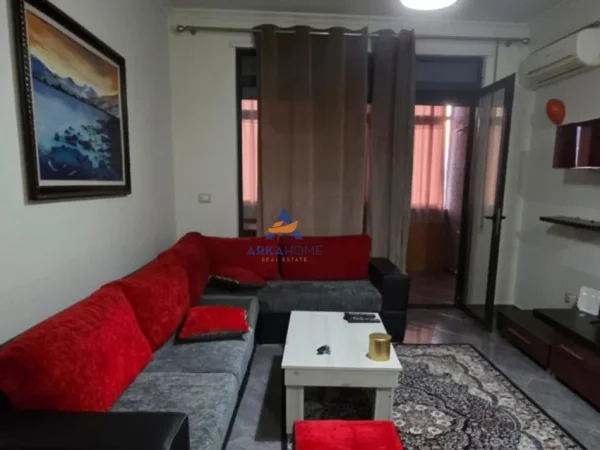 Tirane, jepet me qera apartament 1+1+Ballkon Kati 4, 70 m² 572 € 