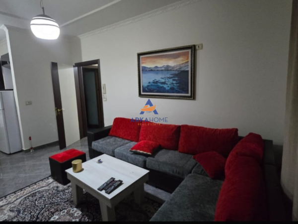 Tirane, jepet me qera apartament 1+1+Ballkon Kati 4, 70 m² 572 € 