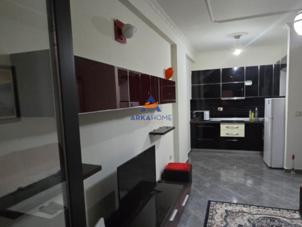 Tirane, jepet me qera apartament 1+1+Ballkon Kati 4, 70 m² 572 € 