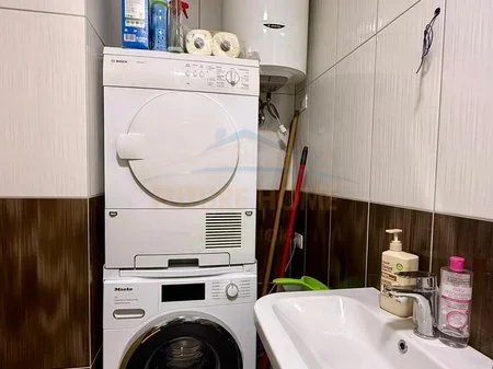 Tirane, shitet apartament 2+1+Ballkon Kati 3, 105 m² 310.000 € (rruga e barrikadave)