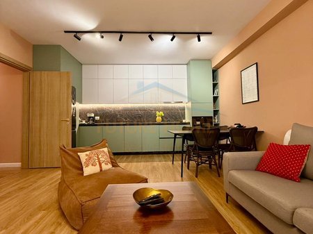 Tirane, shitet apartament 2+1+Ballkon Kati 3, 105 m² 310.000 € (rruga e barrikadave)