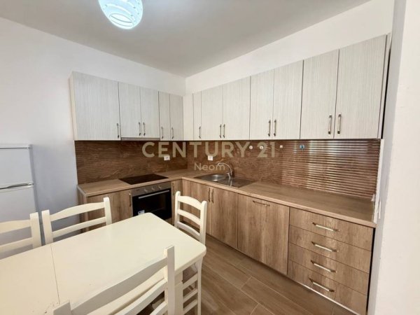 Tirane, jepet me qera apartament 1+1+Ballkon Kati 2, 70 m² 600 € (Neom130466)
