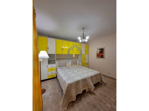 Tirane, jap me qera apartament 1+1+Ballkon Kati 3, 75 m² 600 € (Kopshti Botanik)
