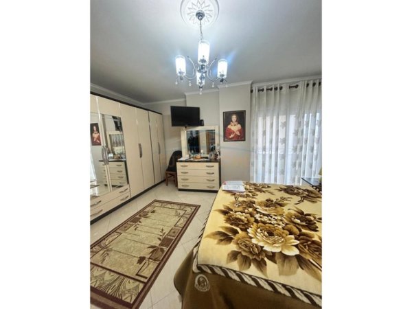 Tirane, shitet apartament 2+1 Kati 3, 177 m² 212.000 € (FRESKU)