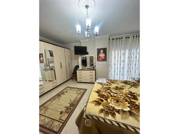Tirane, shitet apartament 2+1 Kati 3, 177 m² 212.000 € (FRESKU)
