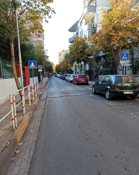 Tirane, jepet me qera zyre Kati 7, 140 m² 1.400 € (BLLOK)