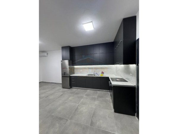 Tirane, jepet me qera apartament 1+1 Kati 2, 69 m² 400 € (5 MAJ)