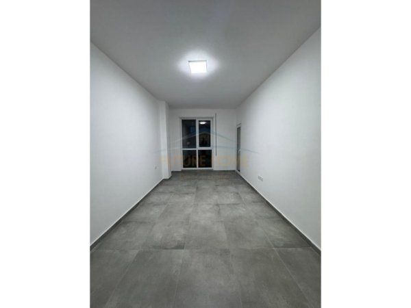 Tirane, jepet me qera apartament 1+1 Kati 2, 69 m² 400 € (5 MAJ)