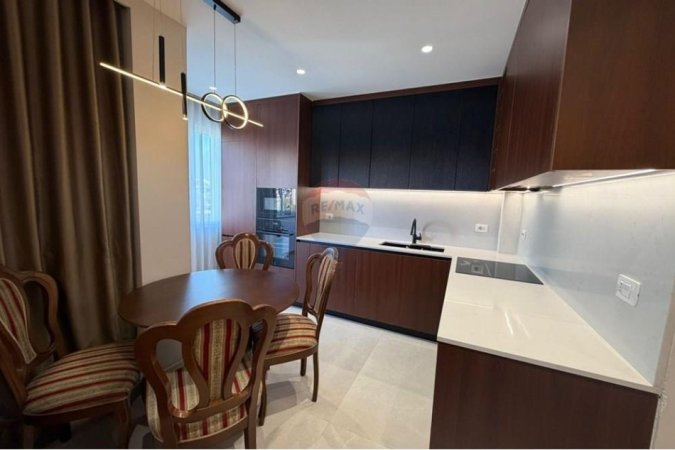 Tirane, jepet me qera apartament 2+1+Aneks+Ballkon Kati 4, 102 m² 1.000 € (Mine Peza)