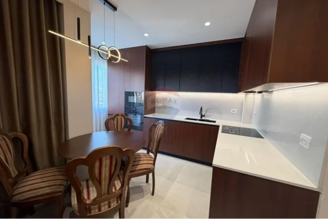 Tirane, jepet me qera apartament 2+1+Aneks+Ballkon Kati 4, 102 m² 1.000 € (Mine Peza)