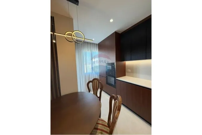 Tirane, jepet me qera apartament 2+1+Aneks+Ballkon Kati 4, 102 m² 1.000 € (Mine Peza)