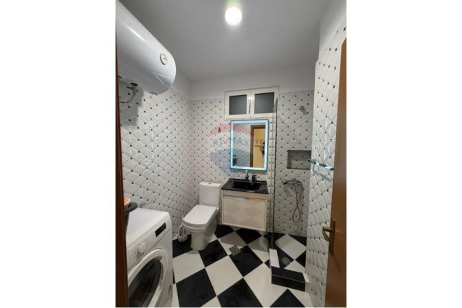 Tirane, jepet me qera apartament 2+1+Aneks+Ballkon Kati 4, 102 m² 1.000 € (Mine Peza)