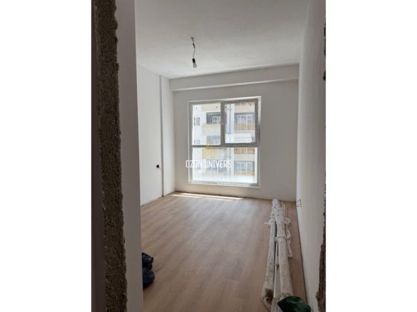 Tirane, jepet me qera apartament 1+1+Ballkon Kati 4, 65 m² 450 € (Laprakë)