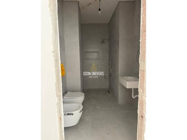 Tirane, jepet me qera apartament 1+1+Ballkon Kati 4, 65 m² 450 € (Laprakë)