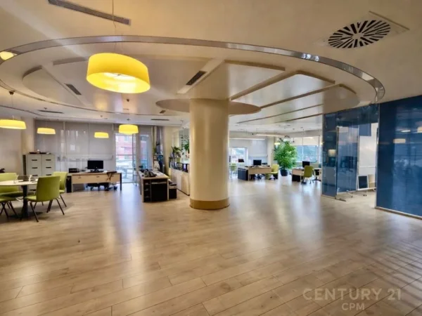 Tirane, jepet me qera ambjent biznesi Kati 2, 300 m² 9.000 € 