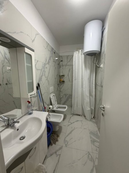 Tirane, jepet me qera apartament 1+1+Ballkon Kati 6, 72 m² 550 € (Rruga Jordan Misja)