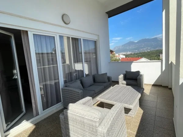 Tirane, jepet me qera apartament 3+1+Ballkon Kati 4, 187 m² 1.400 € (LIQENI THATE)