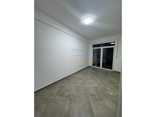 Tirane, jepet me qera apartament 1+1 Kati 3, 73 m² 400 € (5 MAJI)