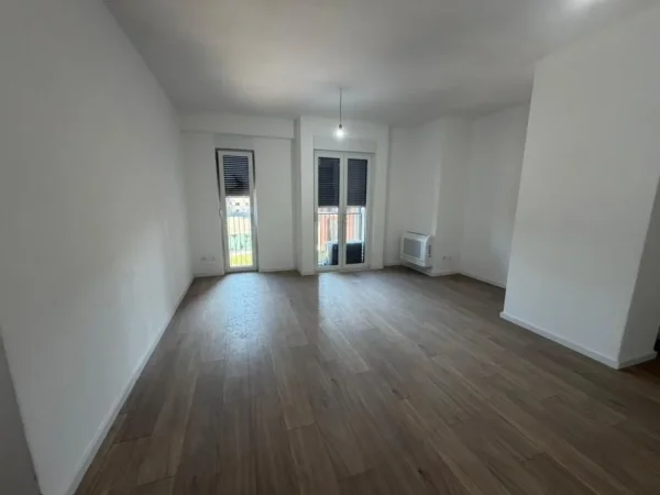 Tirane, jepet me qera zyre Kati 2, 50 m² 400 € (Rruga Jordan Misja)