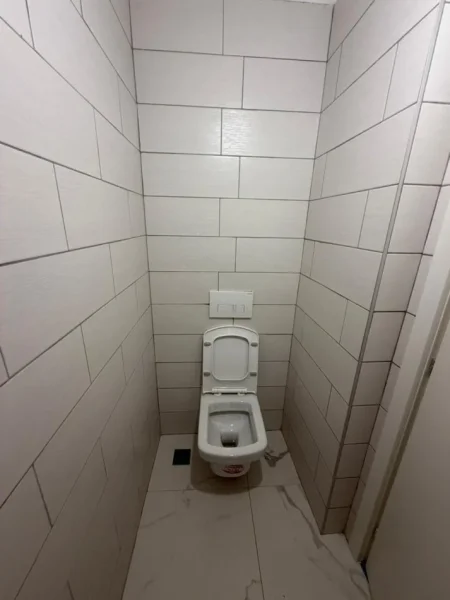 Tirane, jepet me qera zyre Kati 2, 50 m² 400 € (Rruga Jordan Misja)