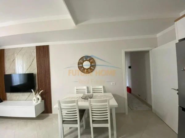 Tirane, jepet me qera apartament 2+1 Kati 4, 82 m² 520 € (SHKOZE)