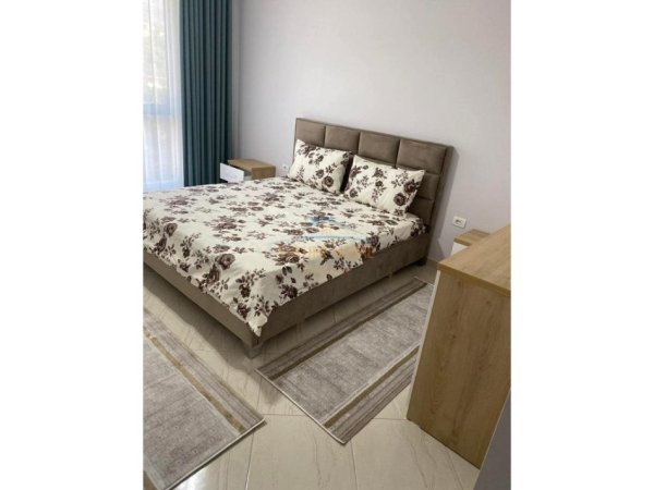 Tirane, jepet me qera apartament 2+1 Kati 4, 82 m² 520 € (SHKOZE)