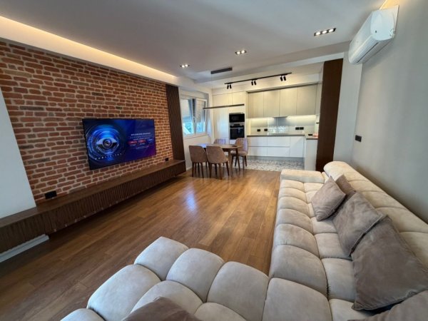 Tirane, jepet me qera apartament 2+1 Kati 4, 102 m² 950 €