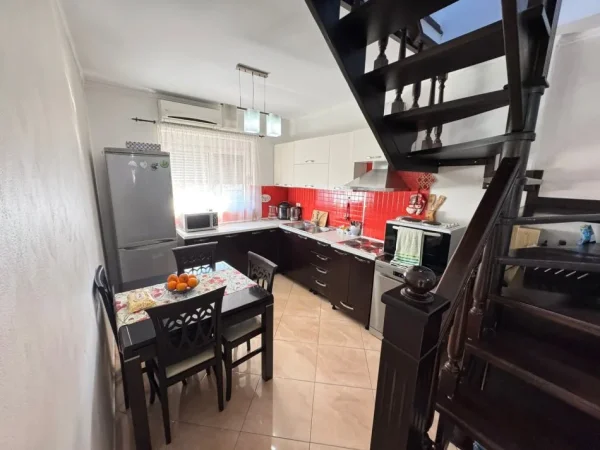 Tirane, shitet apartament 3+1 Kati 4, 92 m²