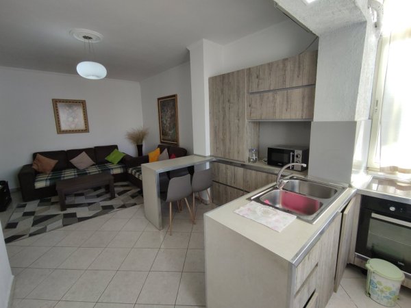 2+1 ne shitje Fresku