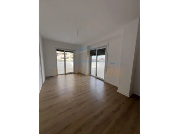 Tirane, shitet apartament 2+1+Verande ,  Kati 1, 145 m² 169.000 € (Unaza e Re)