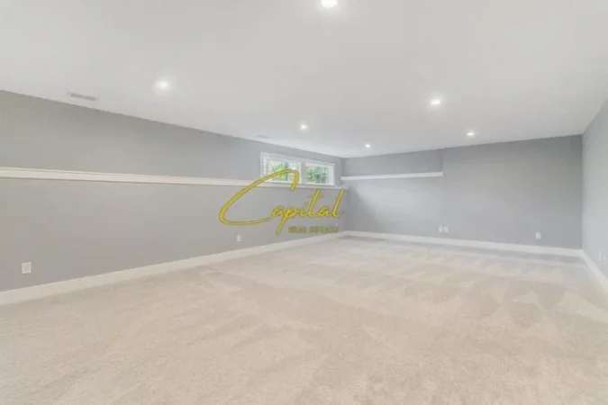 Tirane, jepet me qera ambjent biznesi Kati 0, 130 m² 1.300 € (ISH FUSHA AVIACIONIT)