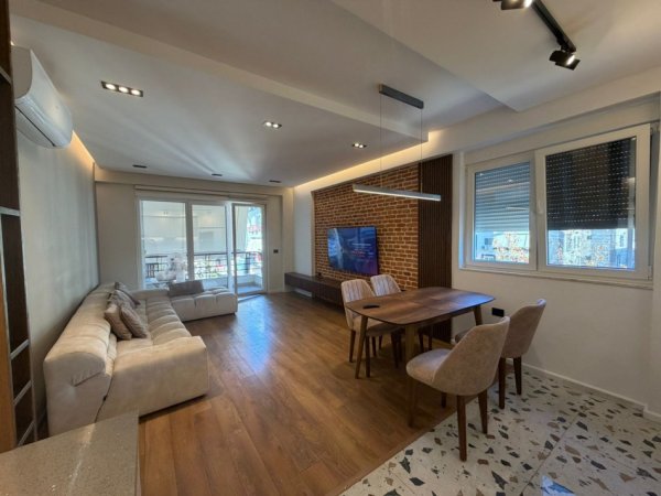 Tirane, jepet me qera apartament 2+1+Aneks+Ballkon Kati 4, 102 m² 900 € (Liqeni i Thate)