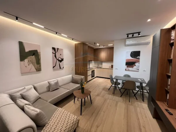 Tirane, jepet me qera apartament 1+1 Kati 4, 66 m² 800 € (ZOGU I ZI)