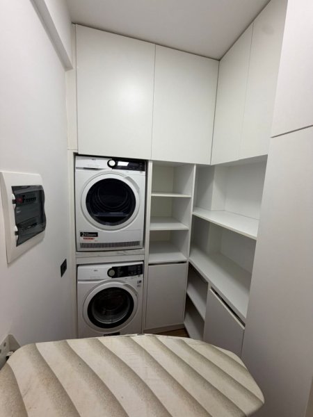 Tirane, jepet me qera apartament 2+1+Aneks+Ballkon , 102 m² (Liqeni i Thate)