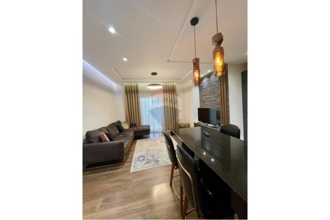 Tirane, jepet me qera apartament 2+1+Aneks+Ballkon Kati 4, 111 m² 850 € (Kompleksi Panorama)