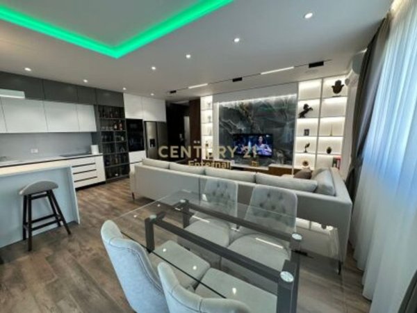 Tirane, shitet apartament duplex 2+1+Aneks+Ballkon Kati 9, 142 m² 320.000 € (Astir)