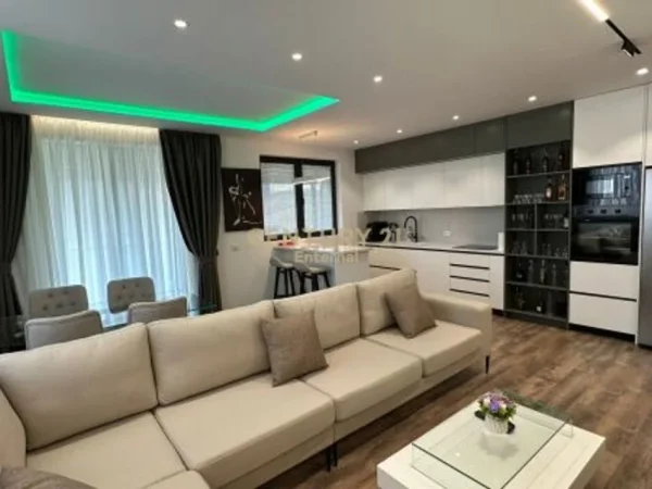 Tirane, shitet apartament duplex 2+1+Aneks+Ballkon Kati 9, 142 m² 320.000 € (Astir)