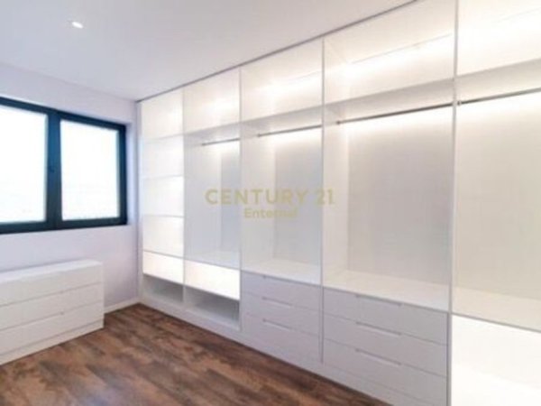 Tirane, shitet apartament duplex 2+1+Aneks+Ballkon Kati 9, 142 m² 320.000 € (Astir)