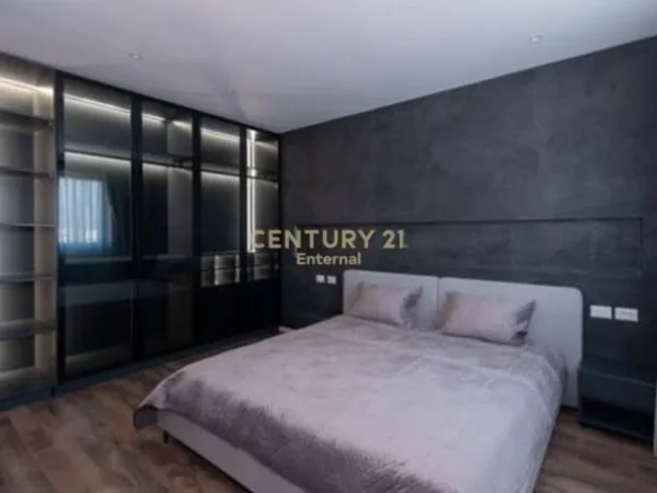 Tirane, shitet apartament duplex 2+1+Aneks+Ballkon Kati 9, 142 m² 320.000 € (Astir)