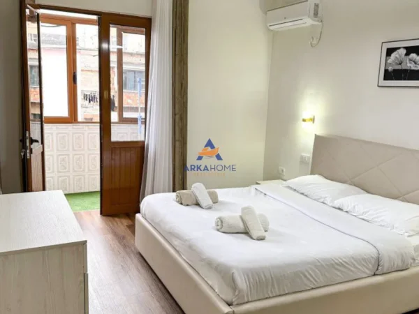 Tirane, jepet me qera apartament 1+1+Ballkon Kati 4, 56 m² 800 € 