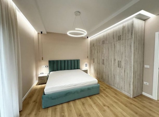 Tirane, jepet me qera apartament 3+1 Kati 2, 170 m² 1.800 € (Liqeni i Thate.)