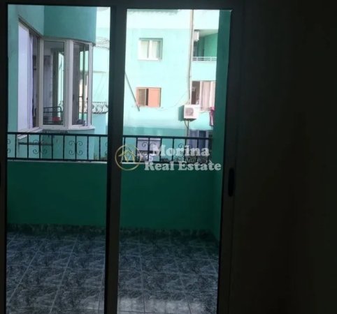 Tirane, jepet me qera apartament 3+1 Kati 3, 120 m² 700 € (Komuna e Parisit)