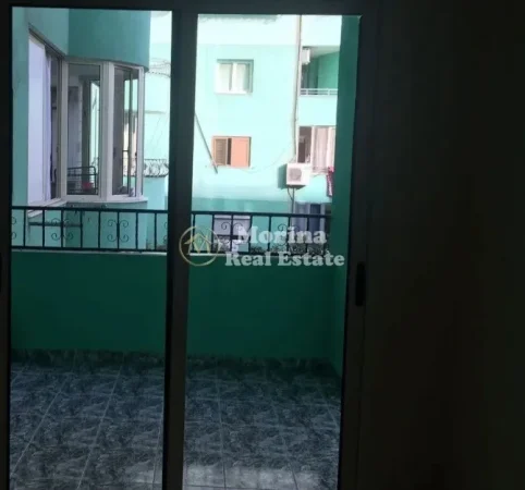 Tirane, jepet me qera apartament 3+1 Kati 3, 120 m² 650 € (Komuna e Parisit)