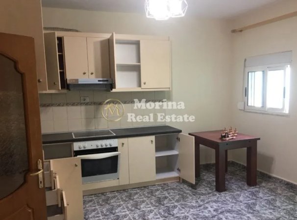 Tirane, jepet me qera apartament 3+1 Kati 3, 120 m² 700 € (Komuna e Parisit)