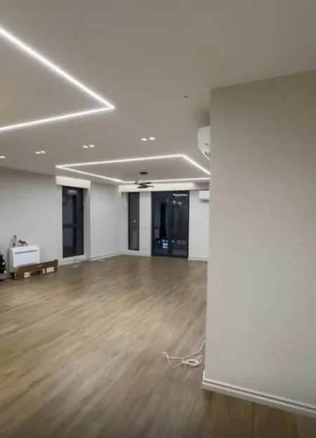 Tirane, jepet me qera ambjent biznesi Kati 2, 240 m² 4.500 € (PRANE QENDRES)