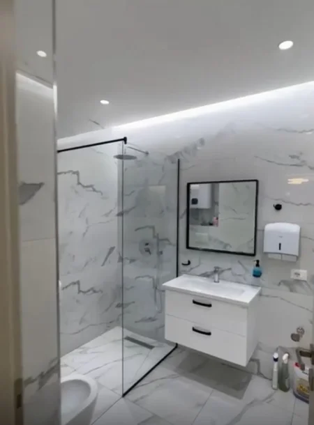 Tirane, jepet me qera ambjent biznesi Kati 2, 240 m² 4.500 € (PRANE QENDRES)