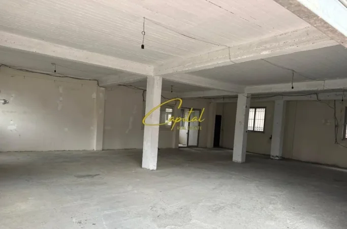 Tirane, jepet me qera magazine Kati 0, 160 m² 700 € (AUTOSTRADA TR-DR)