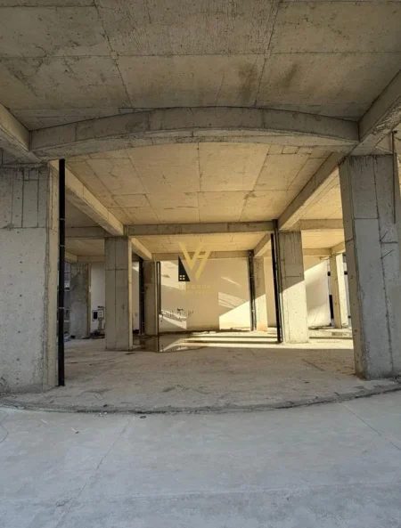 Tirane, jepet me qera ambjent biznesi Kati 0, 430 m² 10.000 € (ZOGU I ZI)