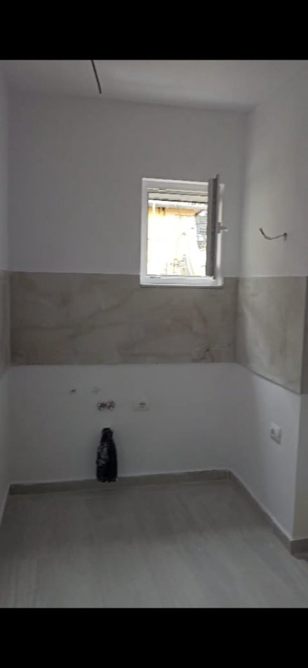 Tirane, jepet me qera zyre Kati 5, 74 m² 800 € (QENDER)