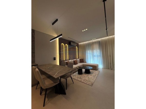 Tirane, jepet me qera apartament 1+1 Kati 4, 67 € (Porcelan , Residenca ERLI)